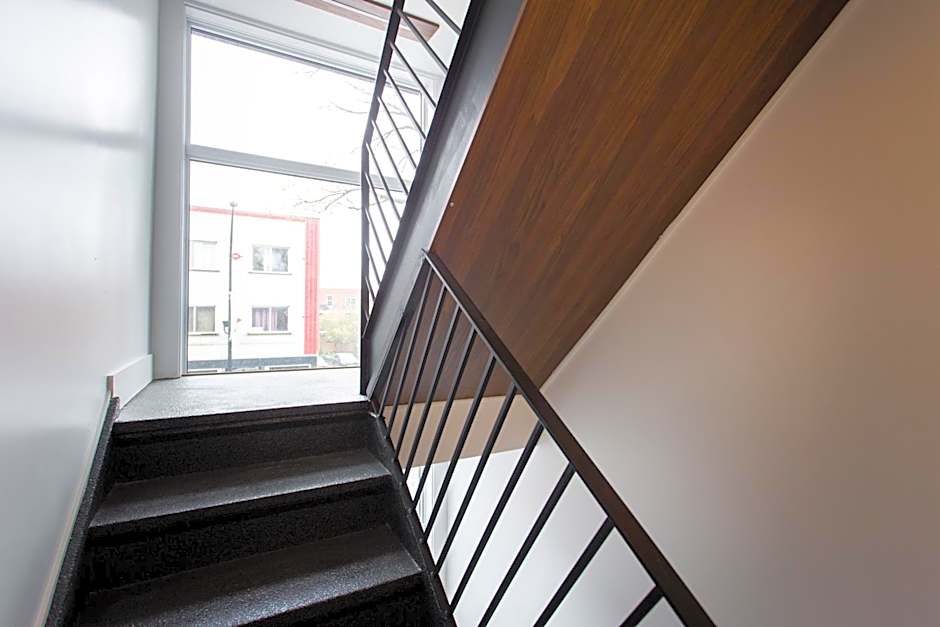 Blue Tropics Studio in Little Italy with kitchen by Den Stays