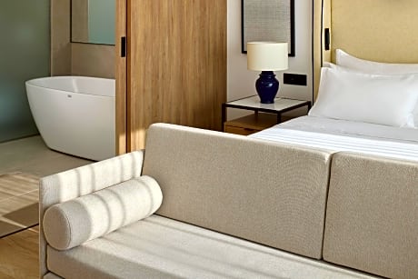 Deluxe Infinity Pool View With Private Garden