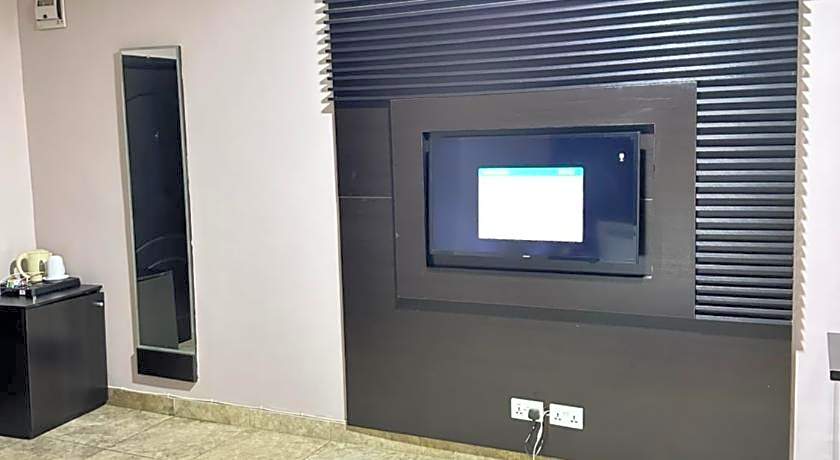 Msquare Hotel GRA