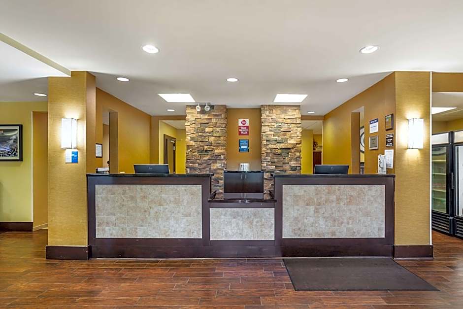Best Western Plus University Park Inn & Suites
