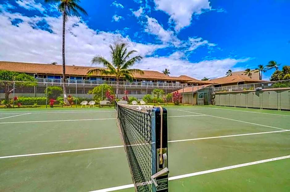 Updated Kihei Studio, Steps to Beach with Pool, Hot Tub & Parking