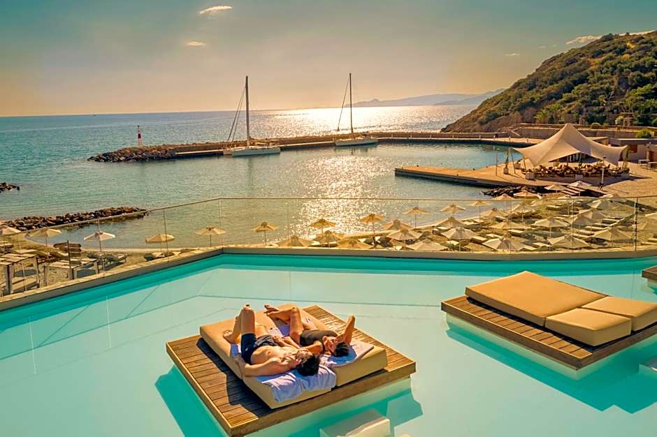 Zeus Eleva Mirabello Bay
