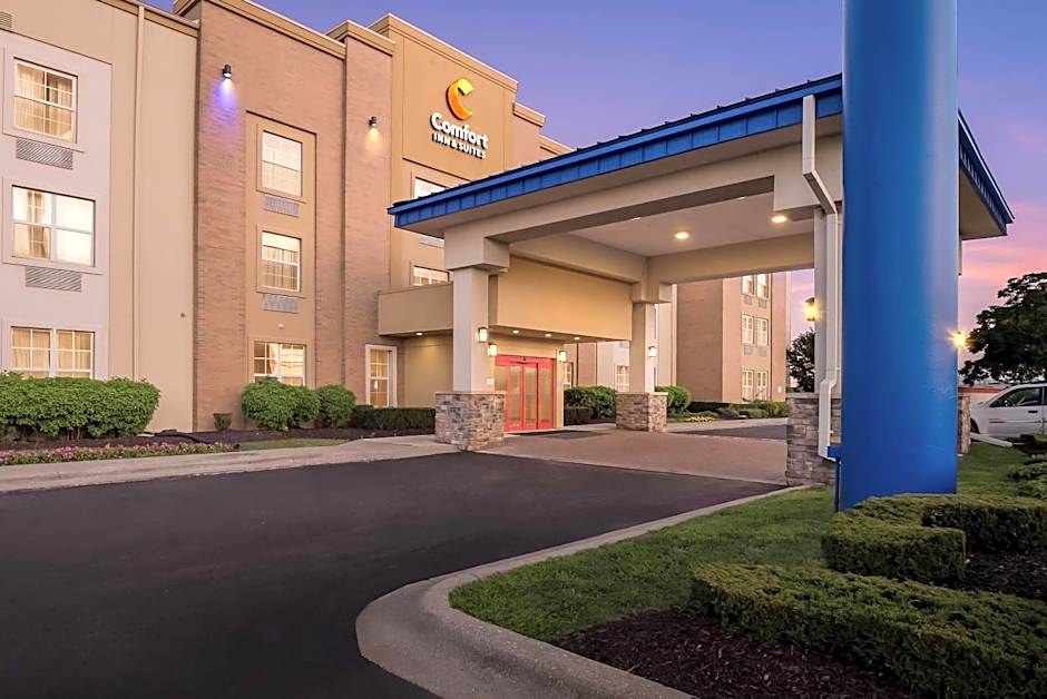 Comfort Inn & Suites Allen Park - Dearborn