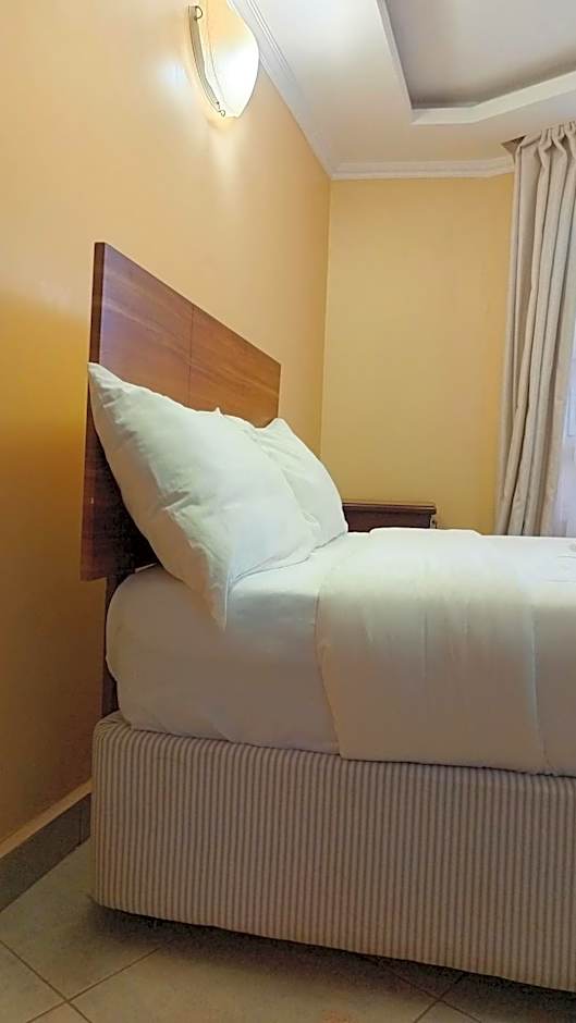 Savannah Paradise Hotel