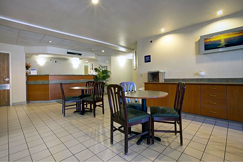 Americas Best Value Inn & Suites Racine