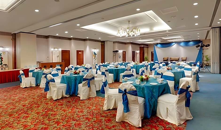 Kohinoor Continental, Near International Airport