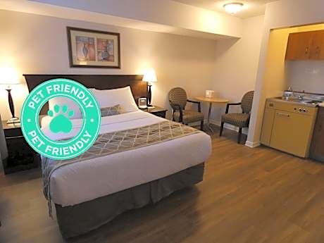 Standard 1 Queen with Kitchenette (Pet Friendly)