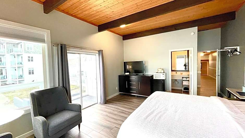 Tides Inn & Suites