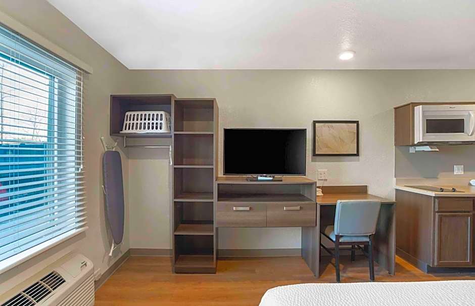 Extended Stay America Select Suites - Charlotte - Northlake