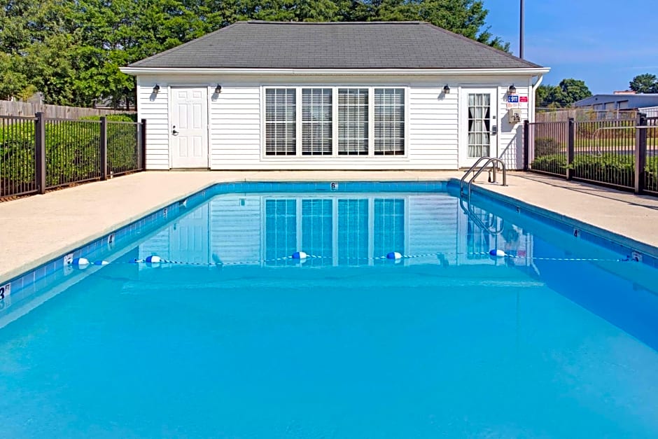 Baymont by Wyndham Sanford