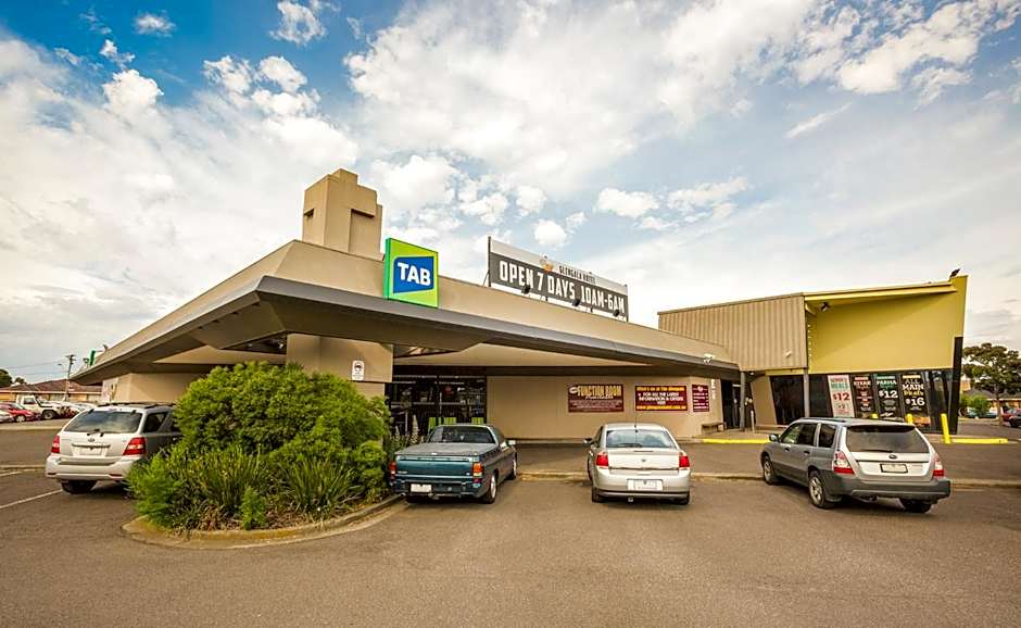 Nightcap at Glengala Hotel