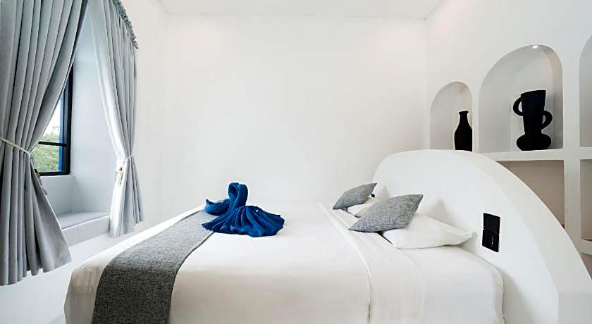 Bombora Surf Camp Hotel