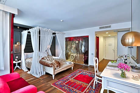 King Suite with Bath Tub