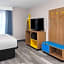 Days Inn & Suites by Wyndham Sellersburg