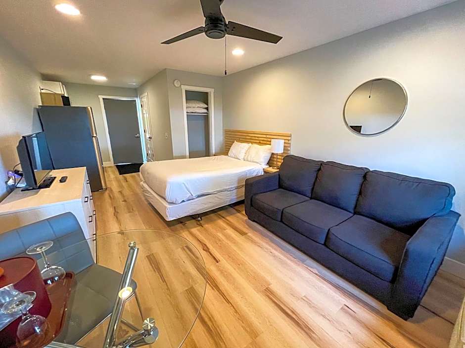 Lake Bluff Inn and Suites