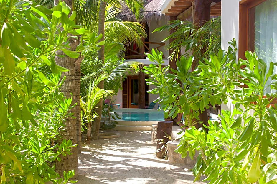 Casa Iguana Holbox - Beachfront Hotel