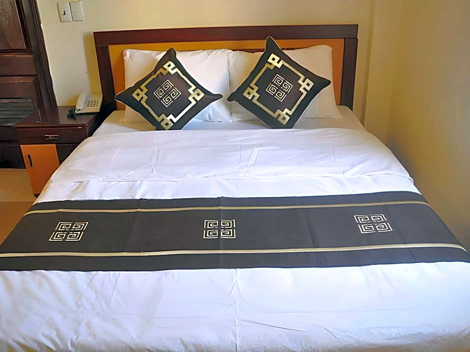Rose Hotel