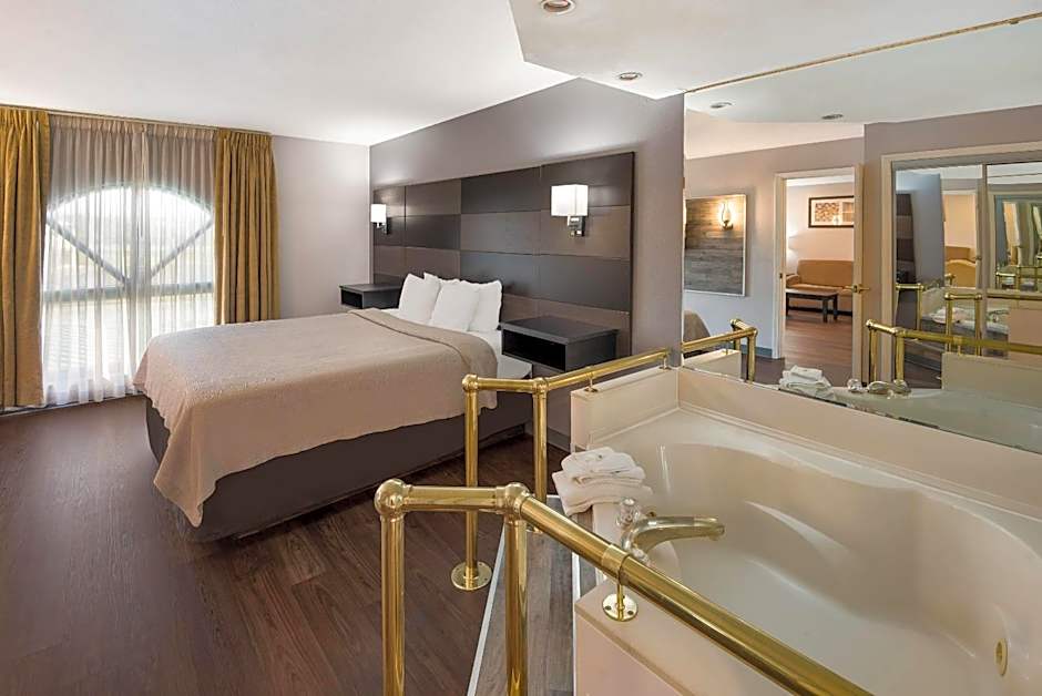 Quality Inn & Suites Cincinnati I-275