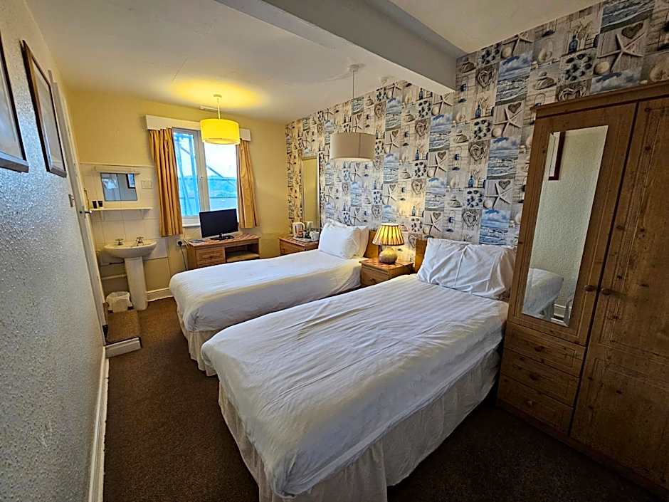 Rivelyn Hotel Bar & Restaurant