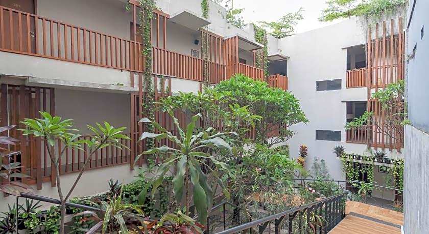 RedDoorz Plus near Asia Afrika 3