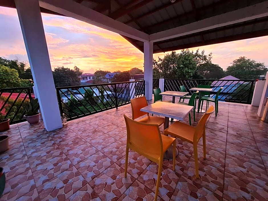 Traditional Filipino Home near 100 Islands Wharf
