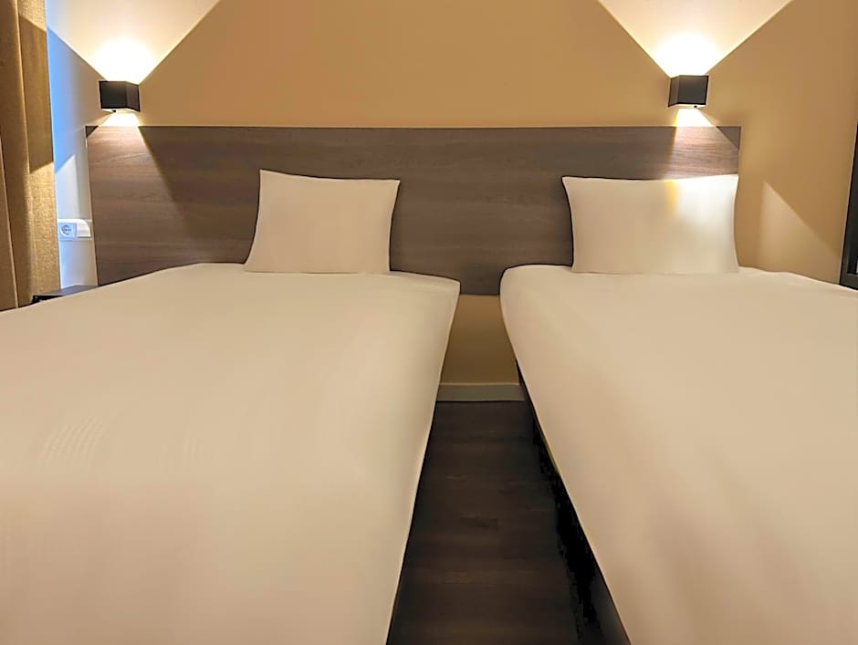 HOTELUX Amsterdam Airport Hotel