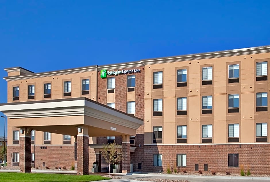 Holiday Inn Express & Suites Lincoln Airport By IHG