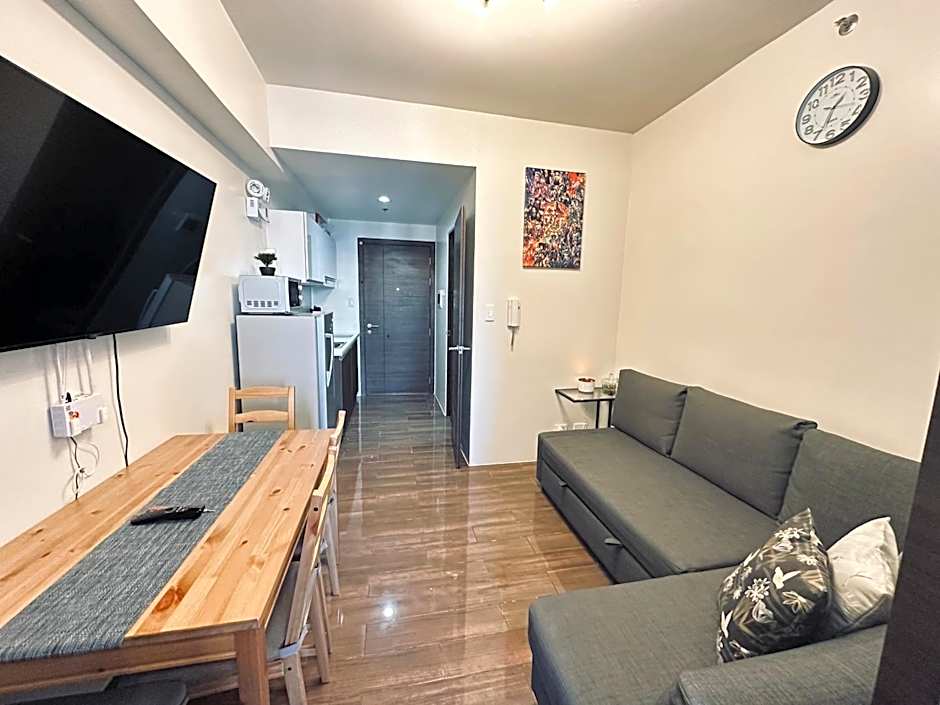 Heart of Makati, Fully furnished condo, cbd central location