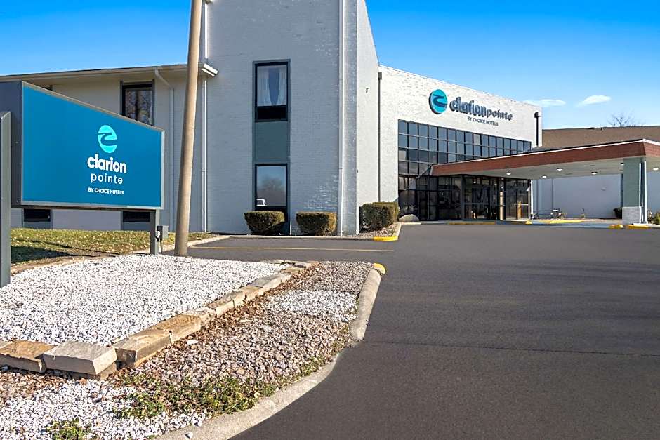 Clarion Pointe Bloomington - Normal near I-55 and University