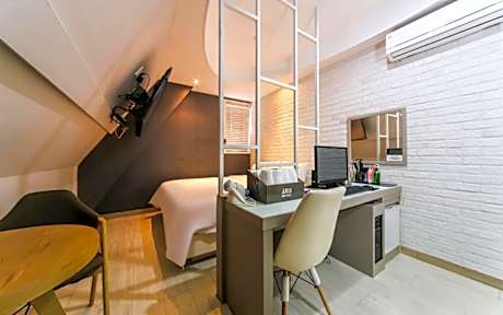 Standard Room - Walk Only