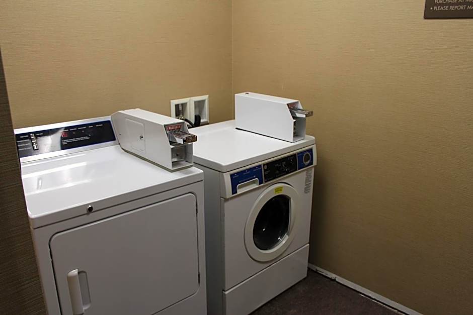 Comfort Suites Huntersville near Lake Norman