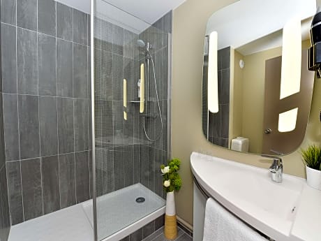 Standard Room with 1 double bed