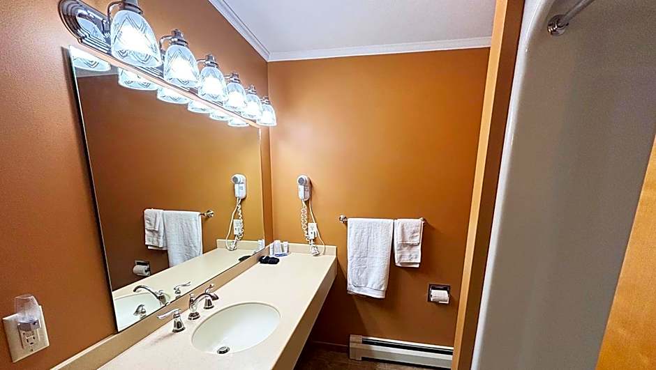 Magnuson Grand Pioneer Inn And Suites