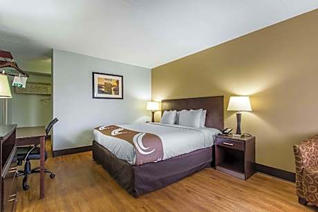 1 King Bed Nonsmoking