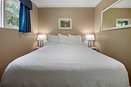 One Bedroom Suite (2 Queen beds)