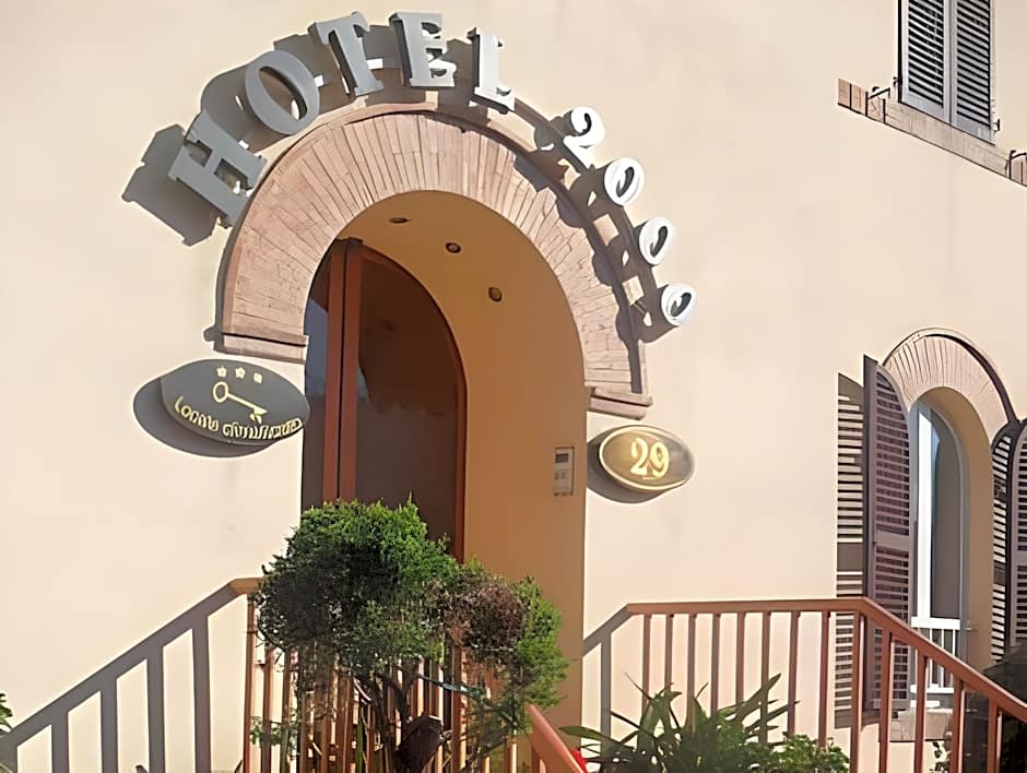 Hotel 2000
