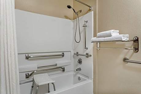 Queen Room with Two Queen Beds - Disability Access - Non Smoking