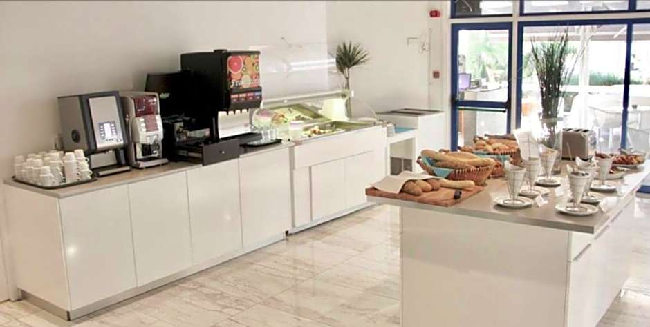 Lantiana Gardens ApartHotel