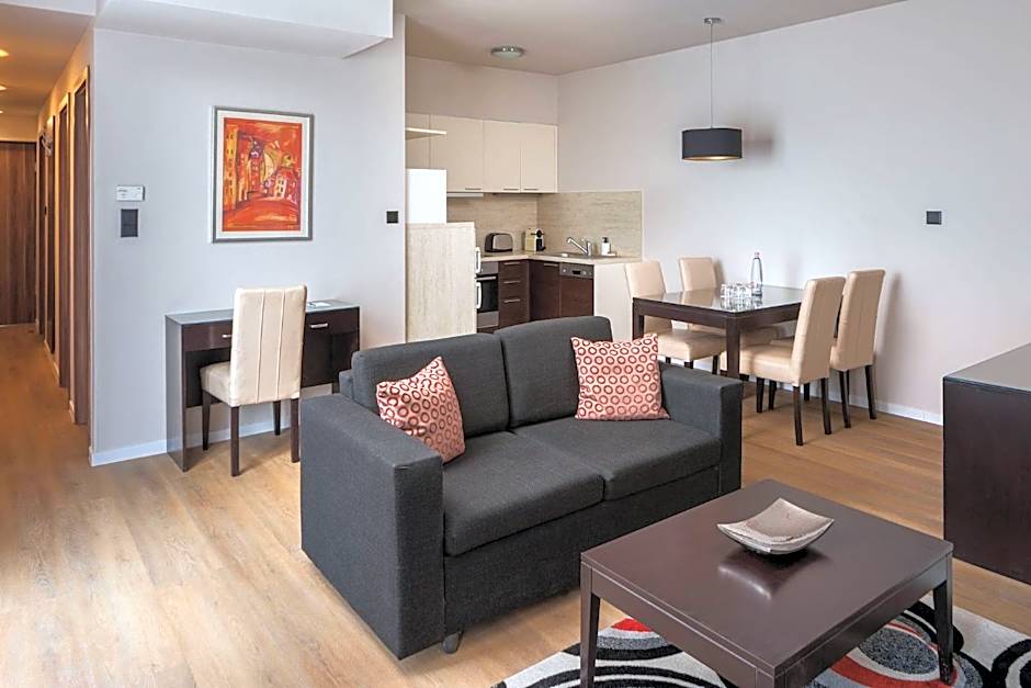 Escala Hotel & Suites