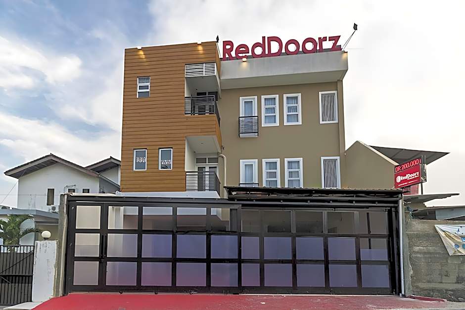 RedDoorz Plus @ Cipete Damai