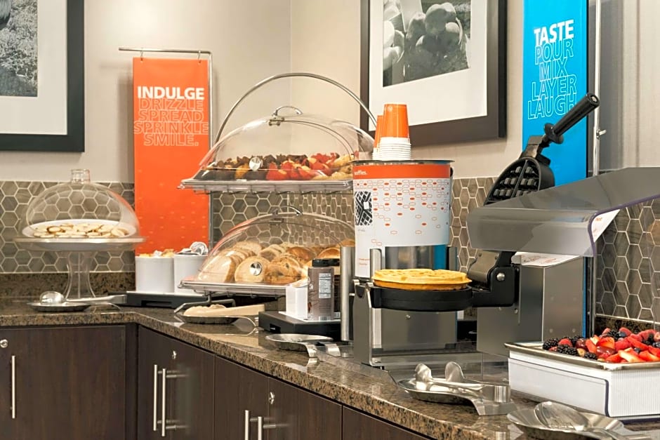 Hampton Inn Appleton-Fox River Mall Area
