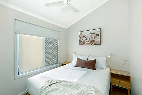 Deluxe Cabin - Sleeps 4 - Dog Friendly