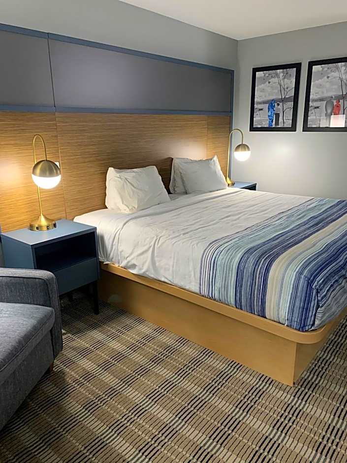 AmericInn by Wyndham Marshfield