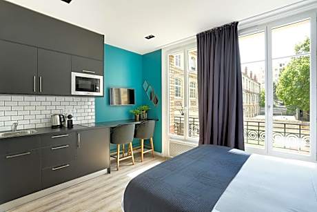 Medium Studio with Kitchen