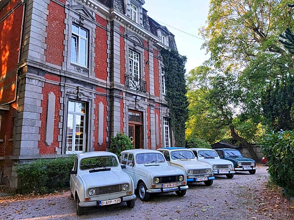 Château Lambert Moulinsart Hotel, shuttle airport, long term parking, snooker, large terrasse, dinner, breakfast