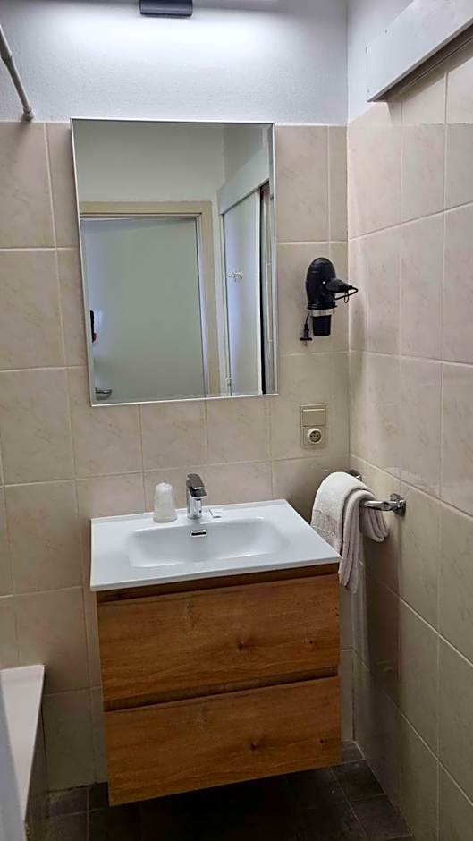 Hotel Westendia and Free Parking Top Breakfast