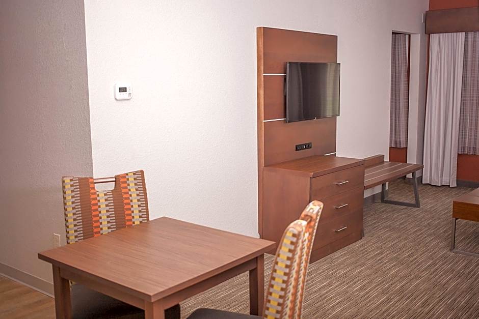Holiday Inn Express & Suites Logan By IHG