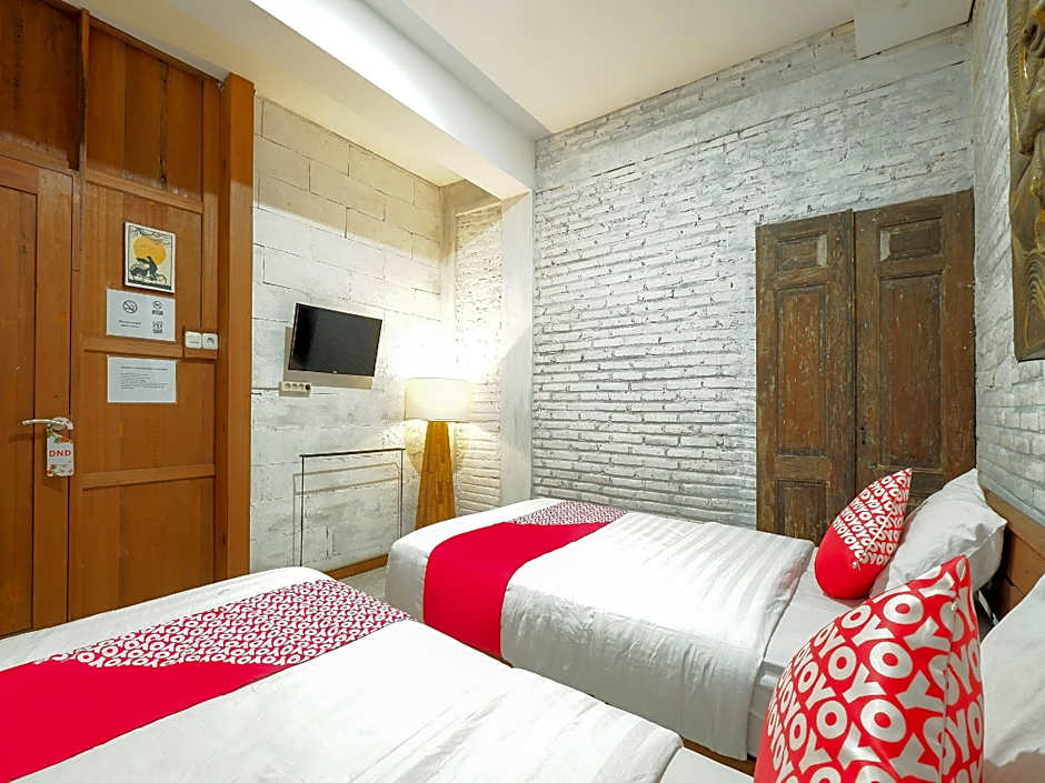 OYO 4016 Tan Jokteng Guest House