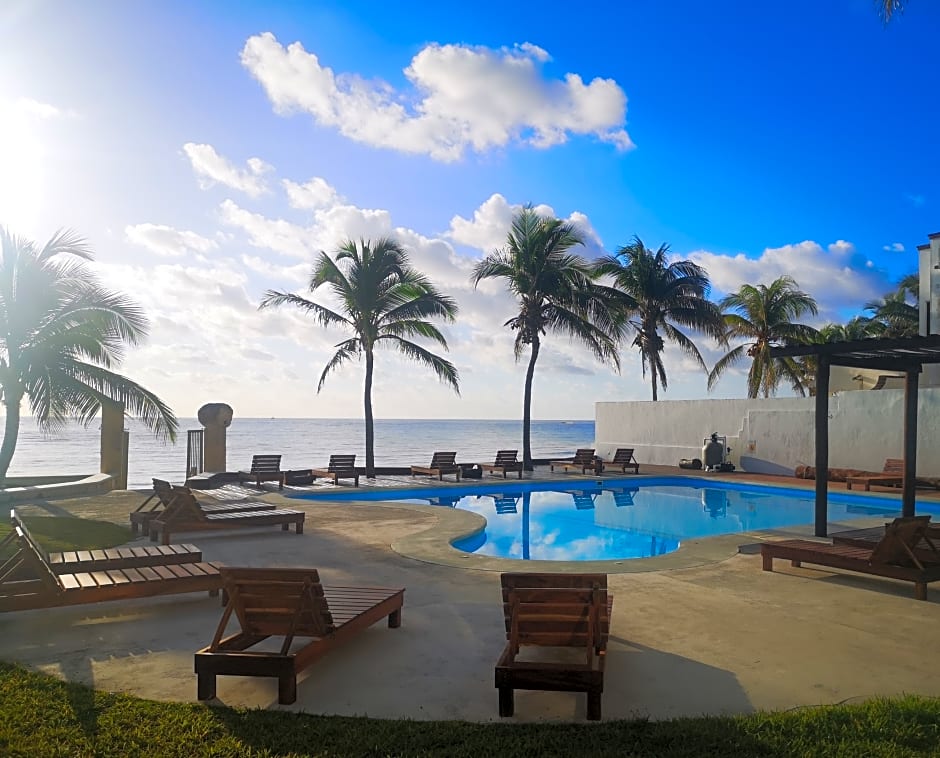 Casa del Puerto by MIJ - Beachfront Hotel