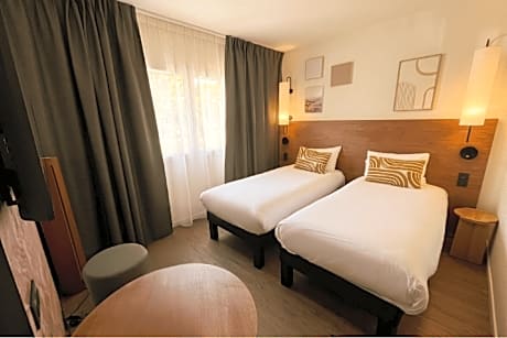 Twin Room Garrigue side